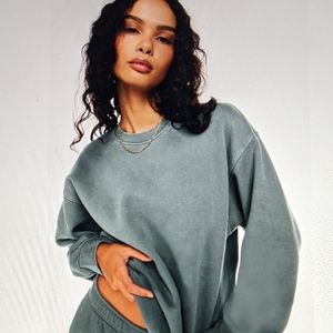 ARITZIA TNA Cozy Fleece Boyfriend Crew Sweatshirt | Size 2 | Dark Spruce Green